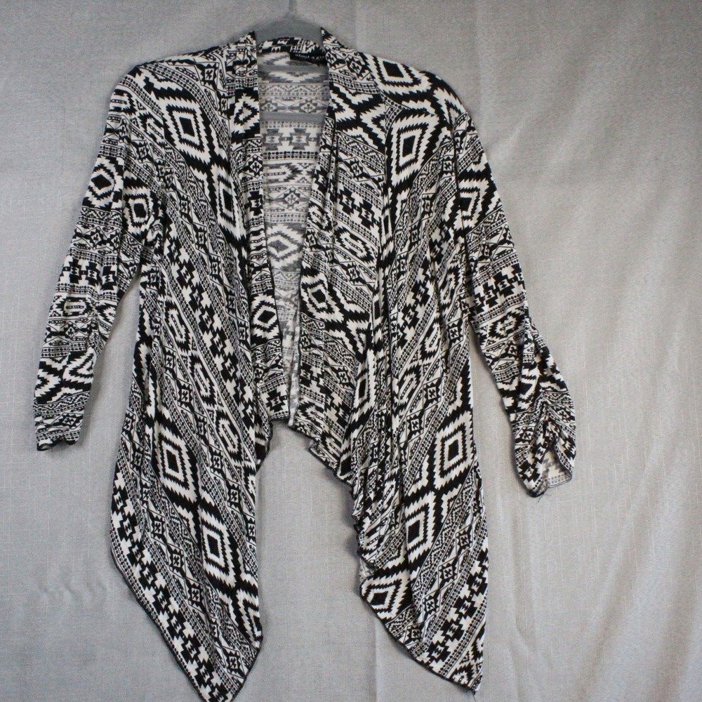 About A Girl Geometric Open Front Cardigan M Black White Boho Southwestern Y2K